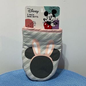 Disney Minnie Mouse set of 2 oversized mitts NWT